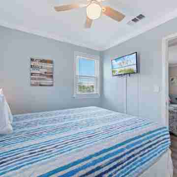 Super Nice Quiet Beach Cottage, Pvt Parking, WiFi, Cozy, Spotless, Comfortable. Rooms