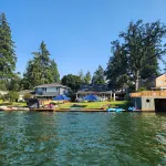 ORIGINAL 1927 COZY LAKEFRONT BUNGALOW WITH WRAP AROUND PORCH Hotel a Lake Oswego