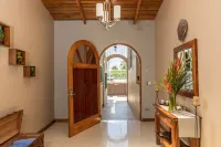 6 Bdr Villa / Rooftop with amazing views/ Centrally Located