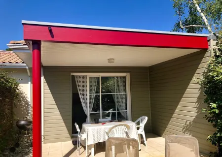 Studio:400M sea lake and centers city, 800 m sea, direct access cycle track.