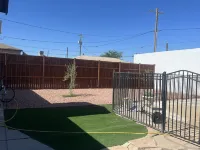 The Yuma White Modern Pool Home Hotel in zona Yuma Territorial Prison State Historic Park