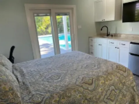 Caribbean Poolside Cottage Hôtels à : Northside