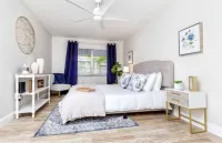 1 block to dwnt/7min beach/king bed/Free parking Hotels near Streetside at Little Ridge Shopping Center