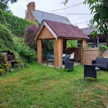 "Le Millet" Furnished Apartment Between Land and Sea, 5 mm from Lac au Duc. Отели в г. Плоэрмель