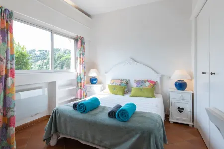 Baie de Saint Tropez - Beautiful house, private pool, splendid view Отели в г. Рокбрюн-Сюр-Аржан