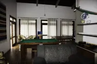 Comfortable beach house with pool, terrace, barbecue, 300m from the beach Hotels in Sao Sebastiao