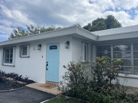 3 blocks from Lauderdale-by-the-Sea. Great home for families.