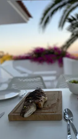 2 Bedrooms apartment with pool and 3 baloconies in green surroundings Отели рядом с достопримечательностью «Пляж Фалезия»