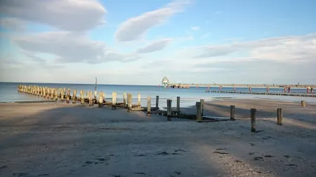 Vacation apartment with a view of the water and the harbor