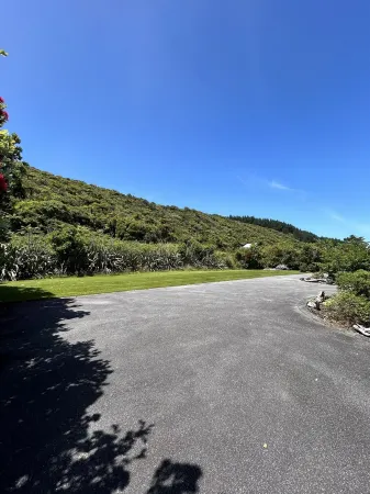 Stunning views of the Tasman Sea Отели рядом с достопримечательностью «Southern Breakwater Viewing Platform»
