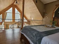 Nature lover’s retreat in the forest. Near hiking, skiing, swimming, etc