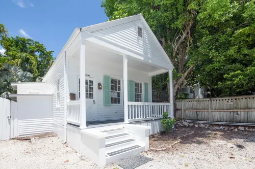 Heart of Downtown Key West Cottage With Off-Street Parking