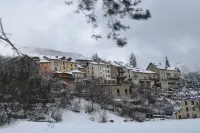 Spacious apartment of 70m2 / 6p. in chalet well located 500m from the village of Allos