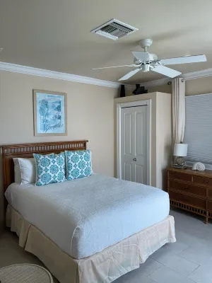 1 bdrm second floor , views pool hot tub private beach spacious newly renovated