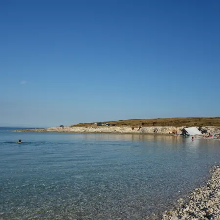 Air-conditioned apartment 250 m from the beach with private boat mooring