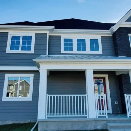 A peaceful cozy three bedroom, home away from home, near Spruce Meadows