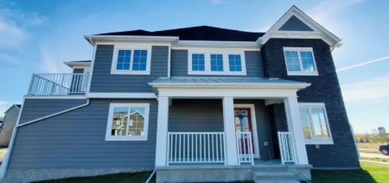 A peaceful cozy three bedroom, home away from home, near Spruce Meadows