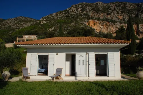 Beautifully Modernised Old Stone House with Amazing Views and Infinity Pool Hotels in Zacharo