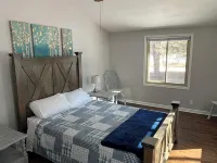 Peaceful 3-bedroom cottage on private Grass Lake. Hotels in Stephenson