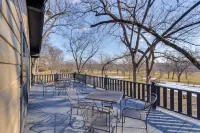 Hike, Fish and Explore Family Cabin in Sulphur! - Wifi