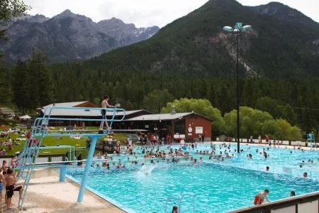 Spacious Invermere 3bd2.5ba Townhome Nestled in the Purcell Mountains!