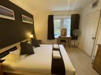 Oakhurst Gatwick B&B Hotels in Crawley