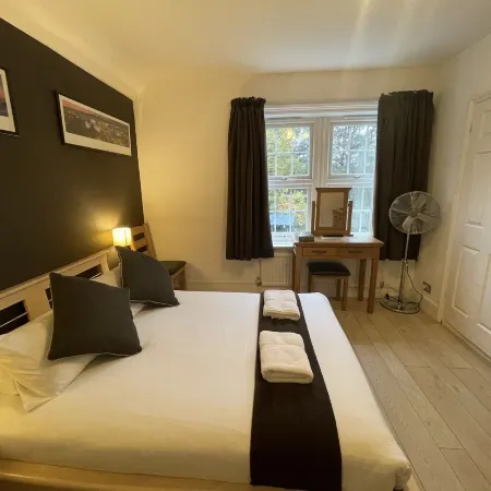 Oakhurst Gatwick B&B