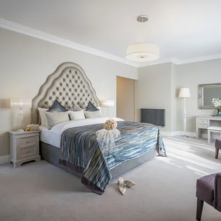 Shoreline Hotel