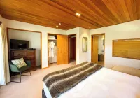 Glenorchy Lake House Hotels in Glenorchy