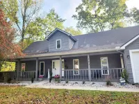 Lakelife At Somerset - Hot Tub, Deck & Views 4 Bedroom Home - 3-Star