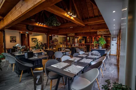 Hotel et Spa le Lion d'Or Отели в г. Рё