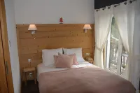 Les Reflets du Lac Hotels in Cleurie