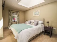 Providence Cottage Hotels in Newburgh