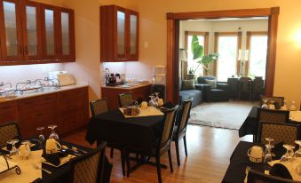 Ellis House Bed & Breakfast