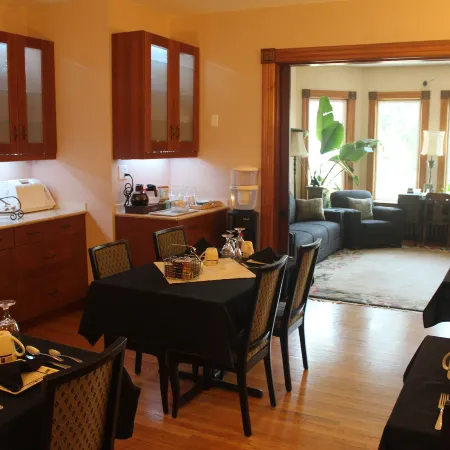 Ellis House Bed & Breakfast