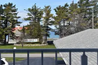 Lighthouse View Motel