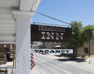 Fairweather Inn Отели в г. Эннис