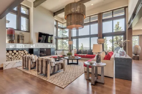 Stunning 6-Bedroom Chalet in Heart of Park City Home