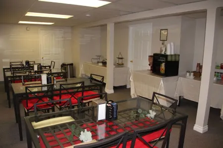 King's Motel & Restaurant Отели в г. Сейнт Пол