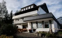 Bauernhofpension Hof Dödesberg Hotels in der Nähe von Kirche in Girkhausen - Ev. Kirchengemeinde Girkhausen