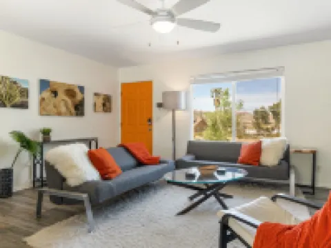 寧靜沙灘 - 熱水浴缸、燒烤和火坑！3卧室住宅 by RedAwning 約書亞樹村酒店