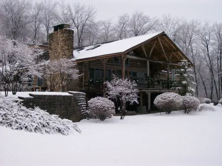 Chalet of Canandaigua Отели в г. Канандейгуа