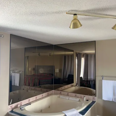 Seven Oakes Motel