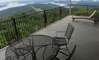Whitney Mountain Lodge