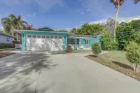Largo Family Oasis Private Pool and Hot Tub! - parking