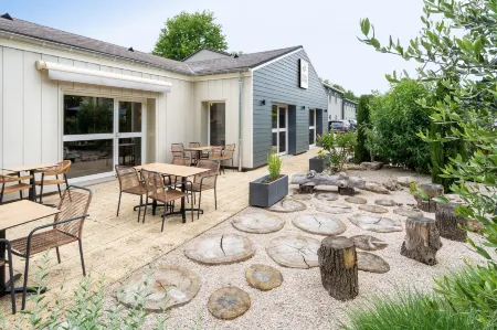 Sure Hotel by Best Western Tours Sud Отели в г. Шамбре-ле-Тур