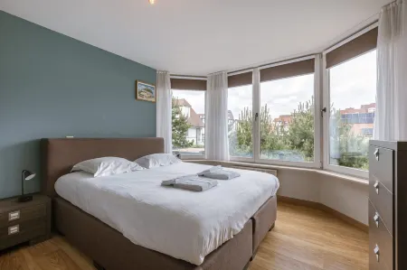 Huswell - Family Apartment with Balcony near Coast