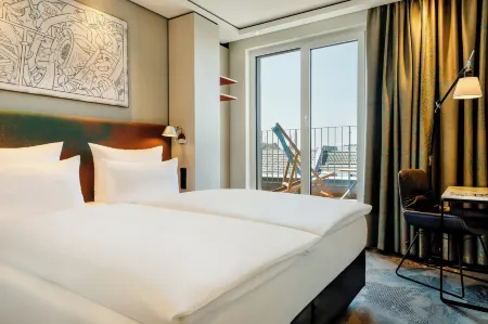 Motel One Köln-Mediapark Отели рядом с достопримечательностью «Melaten-Friedhof»