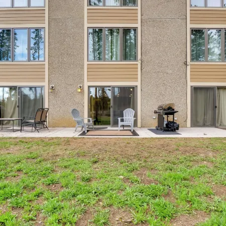 Beautiful Breck Townhome w/ Pool: 1 Mi to Main St!