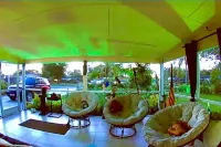 Work & Family Retreat: 4BR w/ Heated Pool, Fast Wi-Fi, Near Airport, Hard Rock